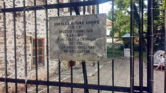 První albánská škola v Korče  